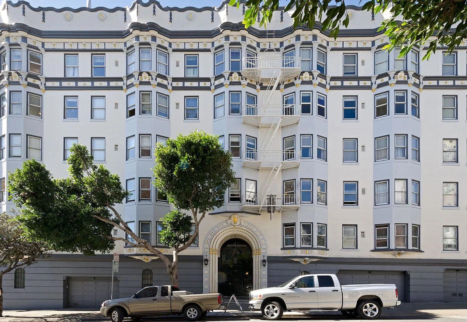 1801 Gough St APT 605 - Main Image