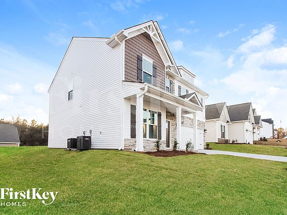 2nd image of 1005 Mission Hill Ln