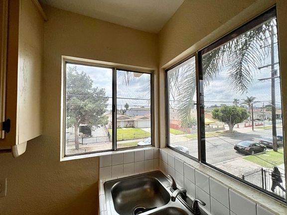 3rd image of 517 W 92nd St #521-2