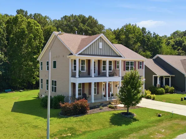 8109 Fieldcrest Ln, Fuquay Varina, NC 27526