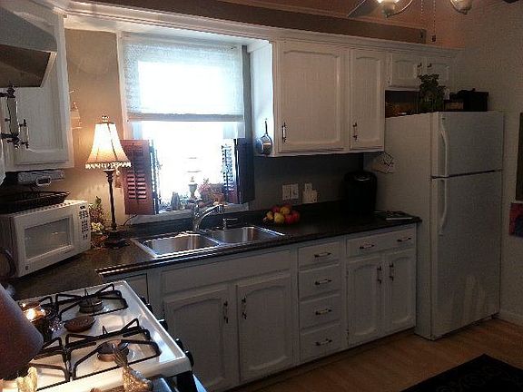 3rd image of 137 Berkley Ln