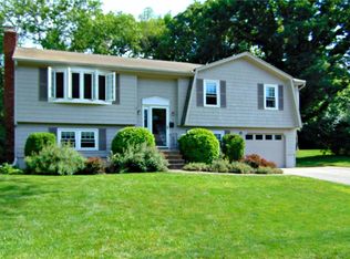 10 Glendale Cir, North Kingstown, RI 02852