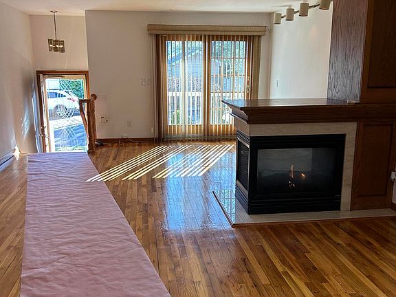 5th image of 25 Walnut Ave