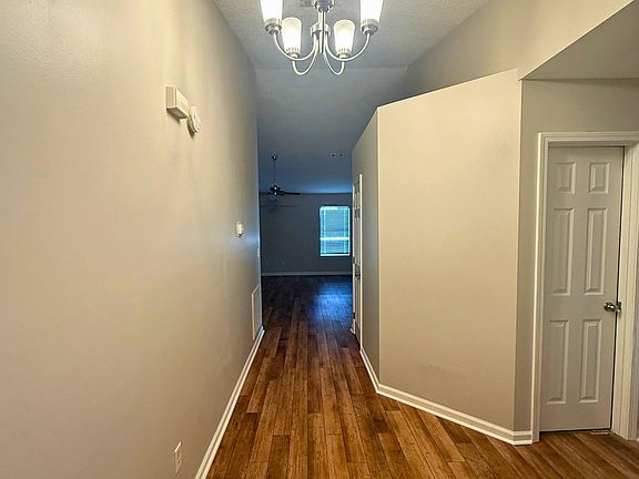 4th image of 122 Royal Acres Cir