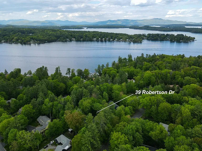 39 Robertson Dr — Photo 7