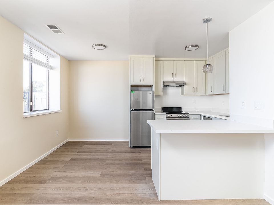 1st image of 630 Grand View Ave APT 302