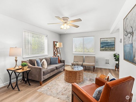 3rd image of 1114 73rd Drive SE