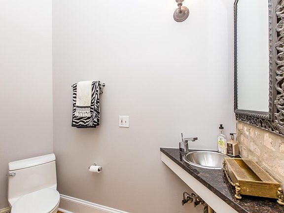 3rd image of 1148 W Grand Ave APT 2