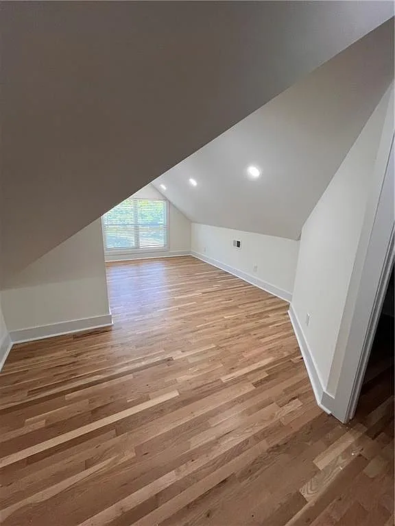 4 bed, 2.0 bath, 1194 sqft, $2,500 — Photo 3