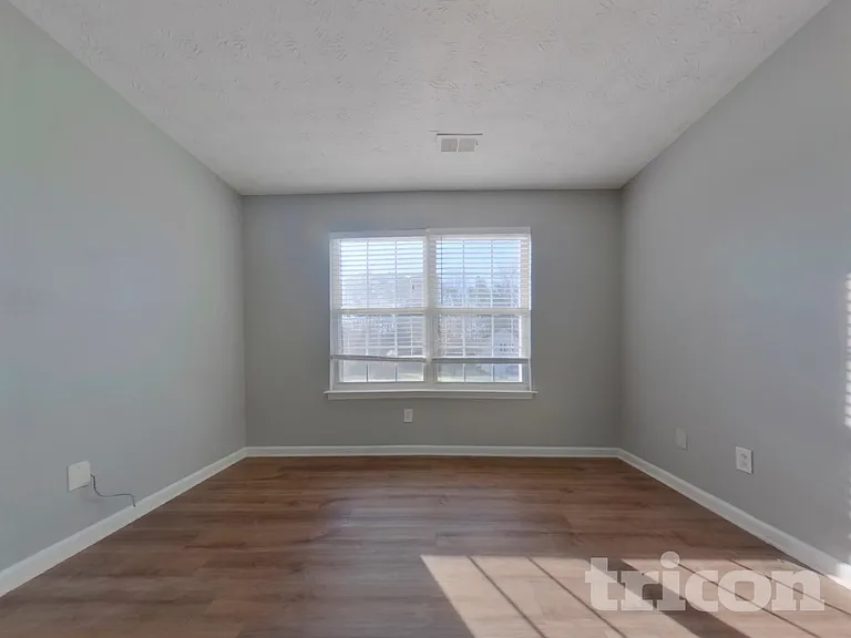 878 Crestworth Xing — Photo 12