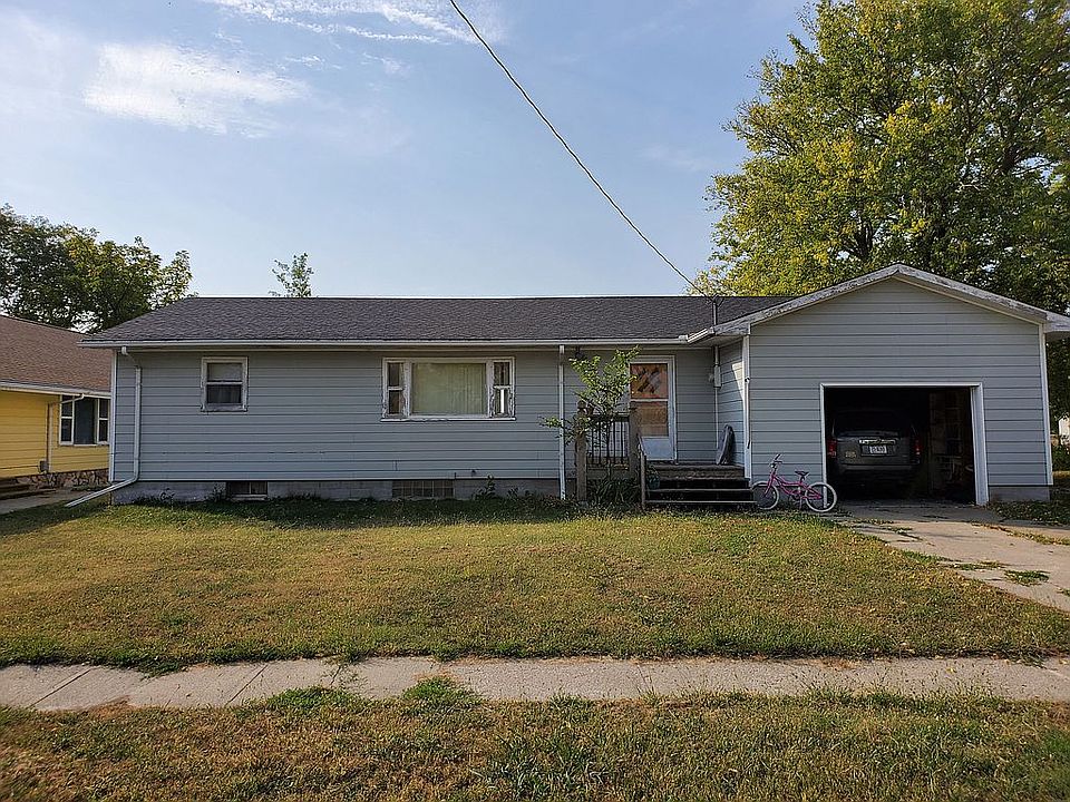 1st image of 627 E 1st St