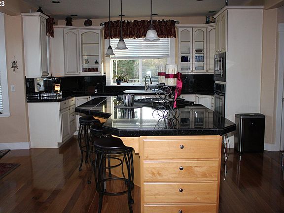2nd image of 18009 NE 53rd Ct