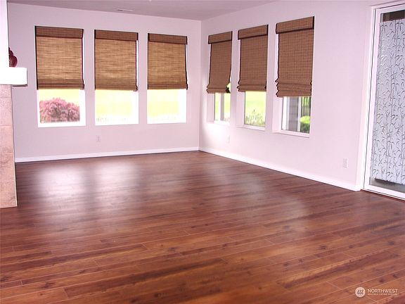 4th image of 8709 Vashon Court NE