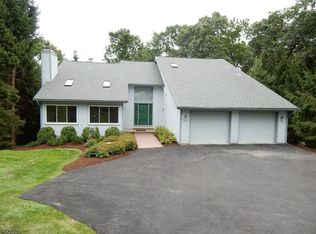 9 Tartan Ct, Andover, NJ 07821