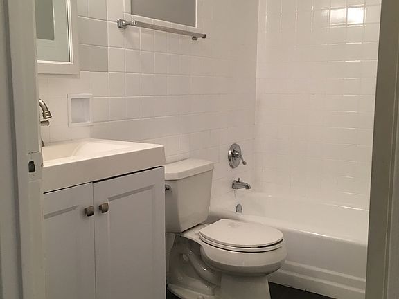 2nd image of 9811 S Kedzie Ave APT 1E