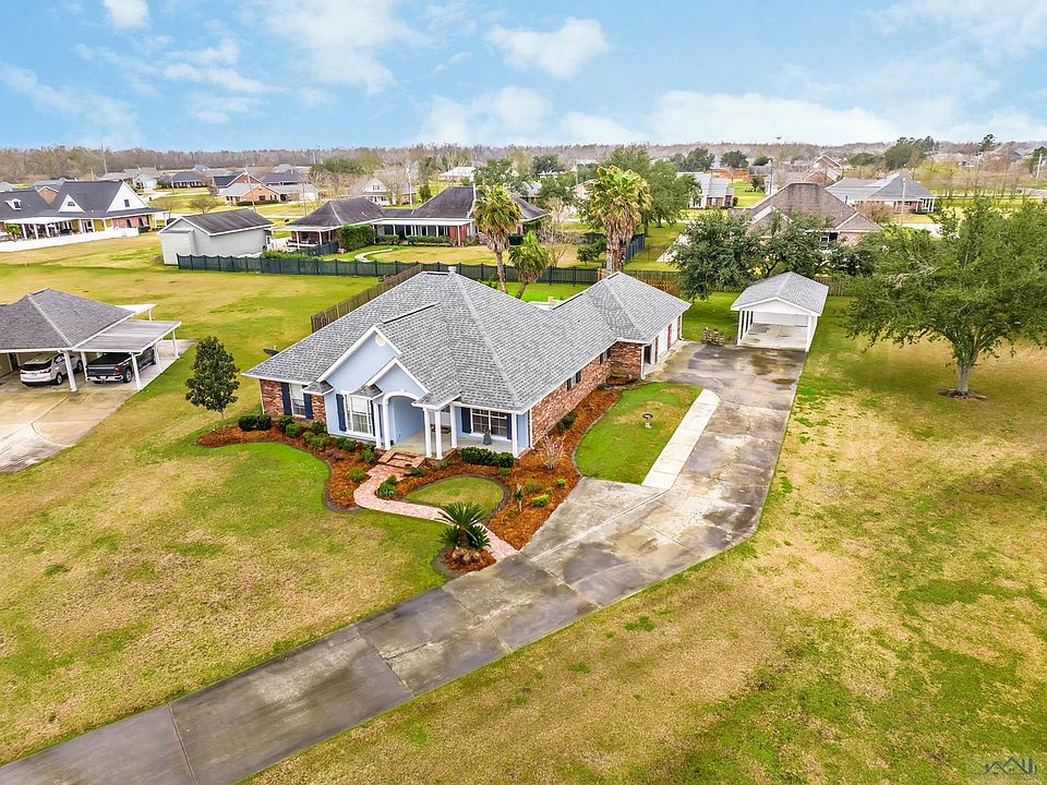 135 Cane Ct, Thibodaux, LA 70301 | Zillow