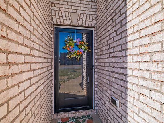 5th image of 7909 Alameda Dr