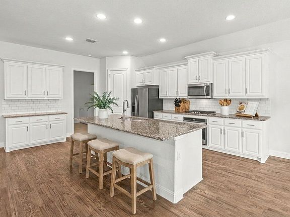 3rd image of 4312 Juniper Ln