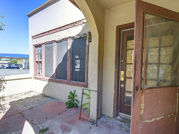 3rd image of 915 5th St