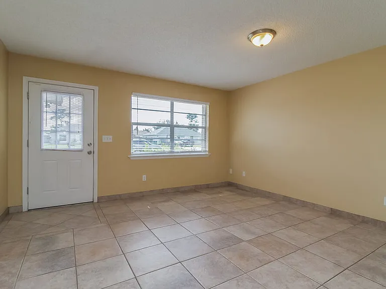 3341 Sky St — Photo 3