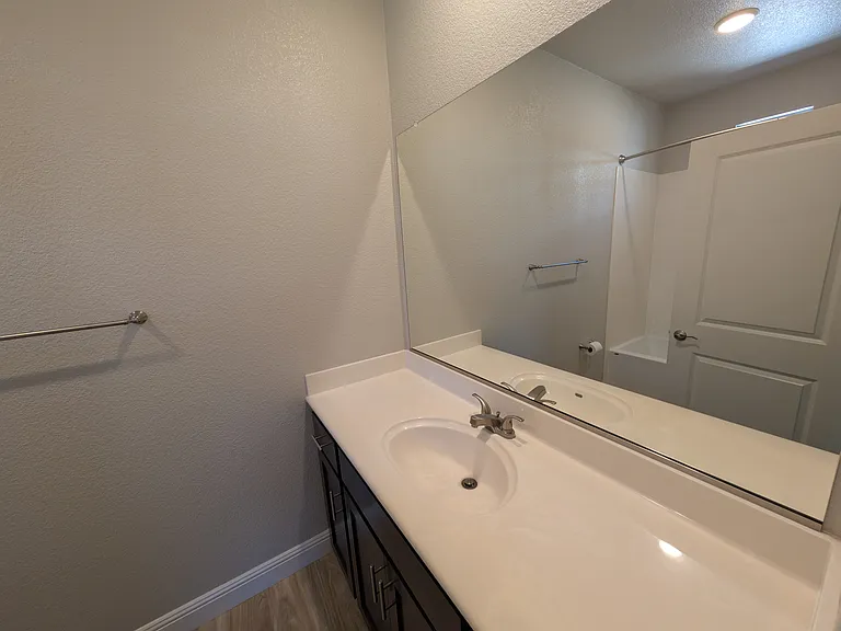 953 Posey St — Photo 8