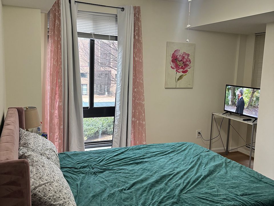 1st image of 807 N Howard St