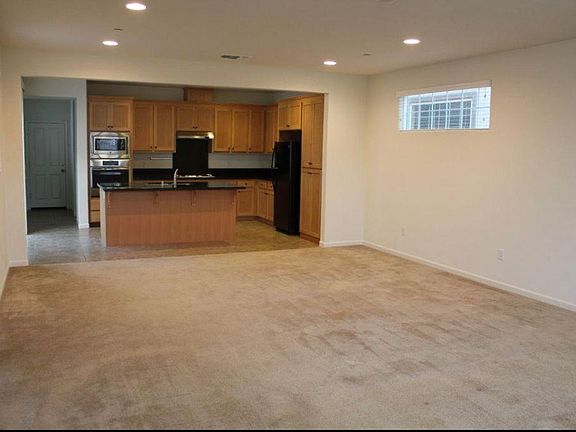 5th image of 168 W Kinross Way
