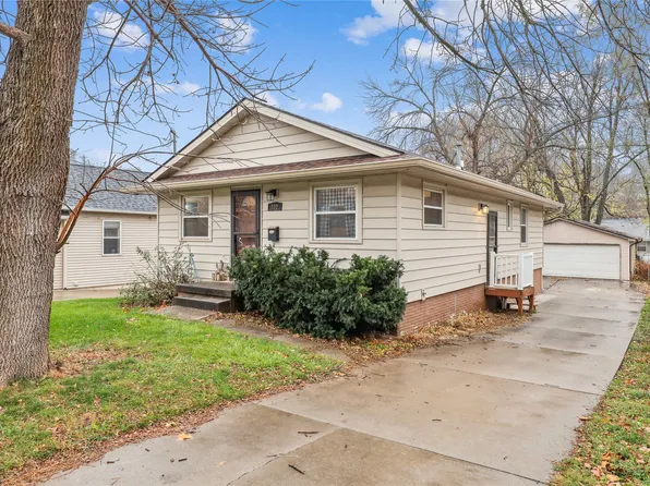 102 Davis Ave, Des Moines, IA 50315