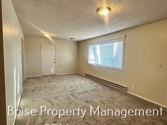 2nd image of 1814 N Crestmont Dr