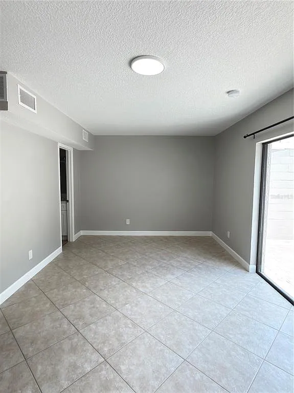 3 bed, 3.0 bath, 1351 sqft, $2,225 — Photo 4