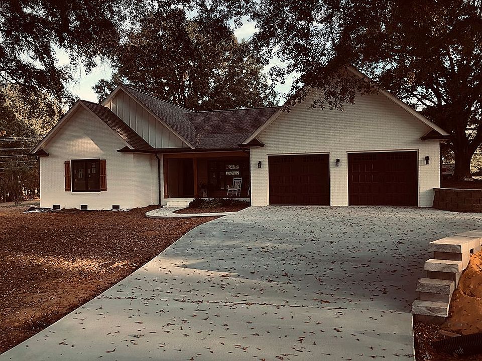2nd image of 1240 Mariposa Rd