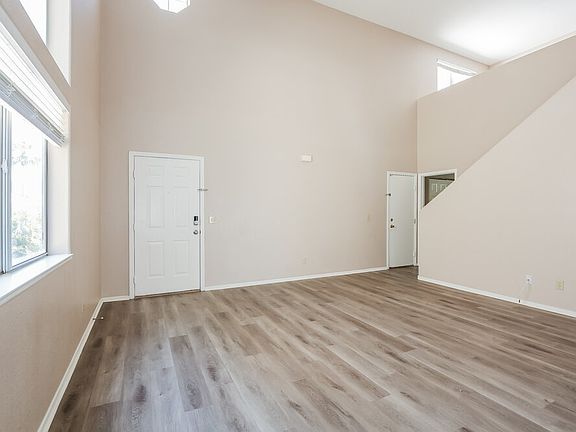 5th image of 7512 Hickory Hills Dr