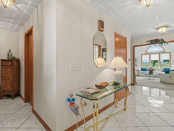 4th image of 5438 Bayshore Rd