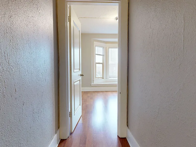 Roycroft Apartments — Photo 27