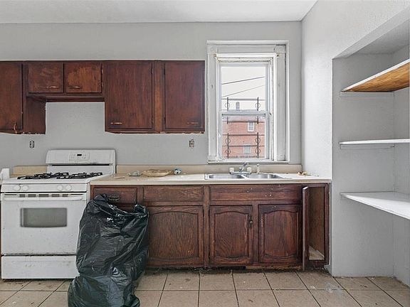 4th image of 1421 Granville Pl