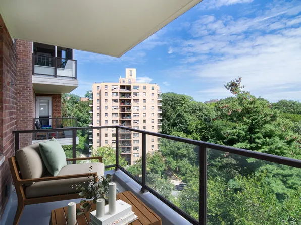 750 Kappock Street image 20 of 27