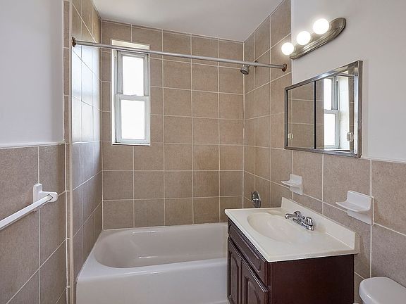 4th image of 1332 Metropolitan Ave APT 7C