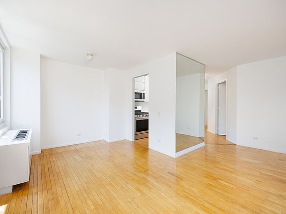 5th image of 250 W 90th St APT 12H