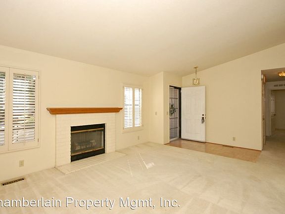 3rd image of 4462 Garnet Ln