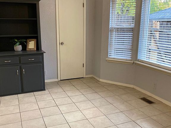 5th image of 2805 Summerfield Dr