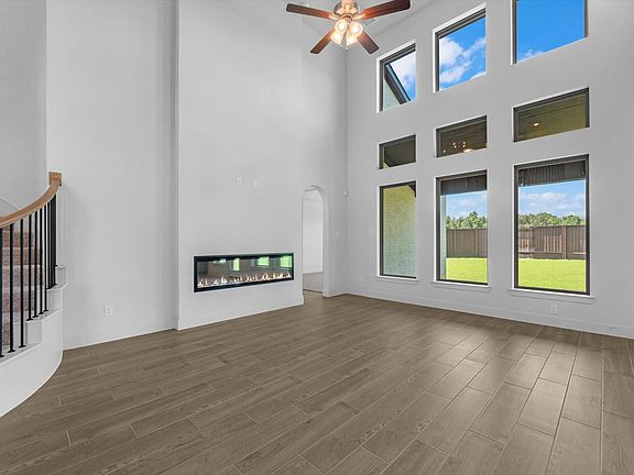 4th image of 203 Yellow Rosewood Ln