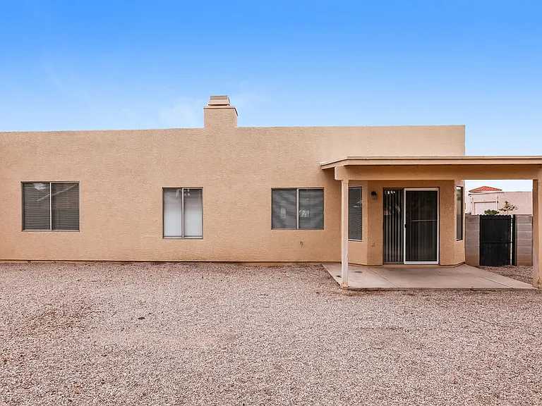 1534 W Churchill Pl — Photo 16