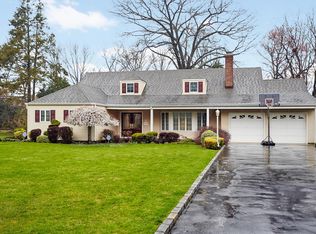 37 Osborne Rd, Garden City, NY 11530