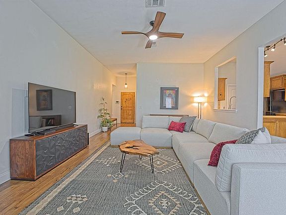 3rd image of 422 Tecumseh Meadows Ct