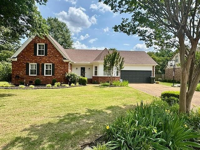 1st image of 423 Pine Grove Dr