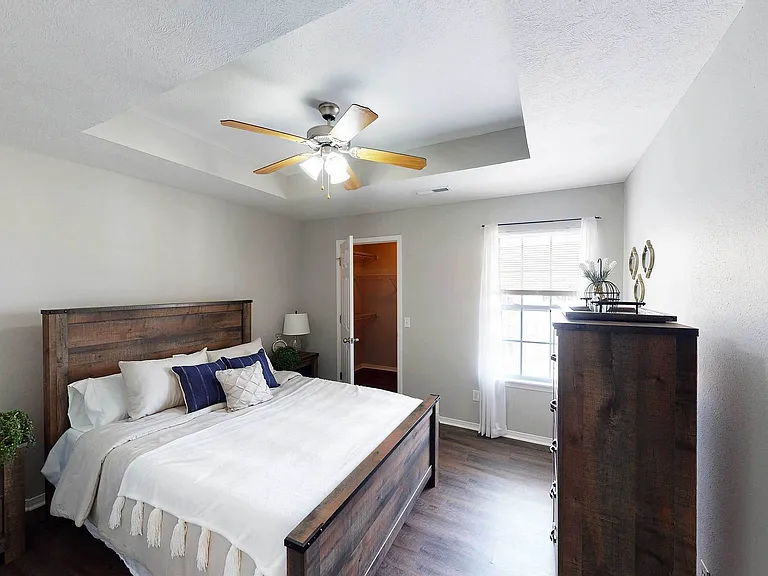 Kensington Park Apartments — Photo 16