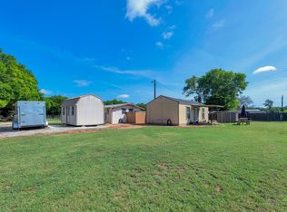 148 Meadows Dr, Elgin, TX 78621