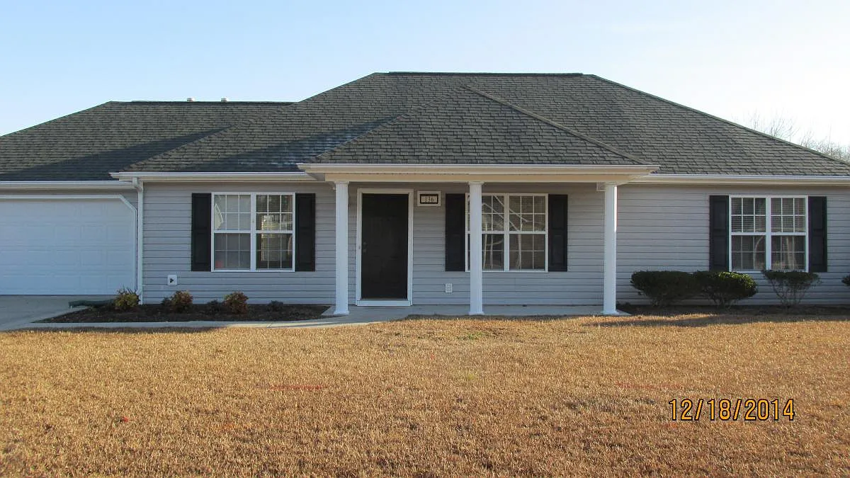 136 Corinth Dr — Photo 1