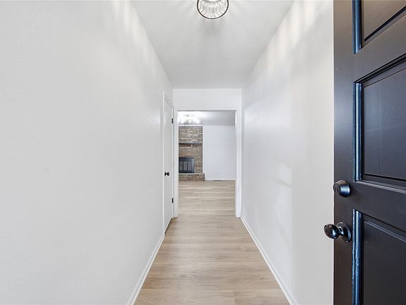 4th image of 3008 S Elm Ave
