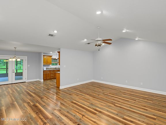 2nd image of 114 Campion Dr